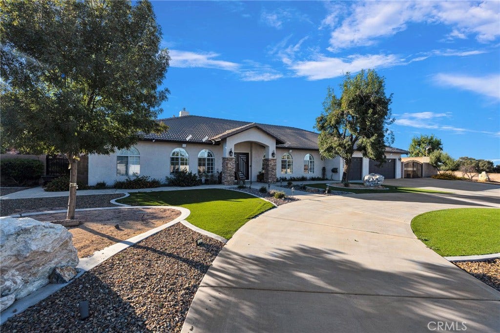 6980 Oak View Court, Oak Hills, CA 92344