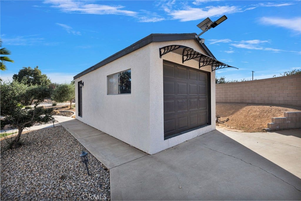 6980 Oak View Court, Oak Hills, CA 92344