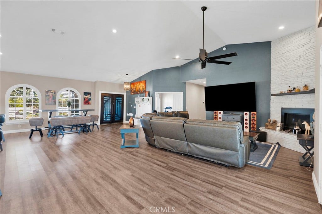 6980 Oak View Court, Oak Hills, CA 92344