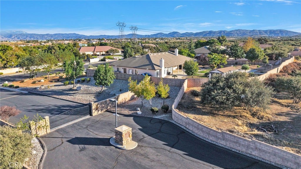 6980 Oak View Court, Oak Hills, CA 92344