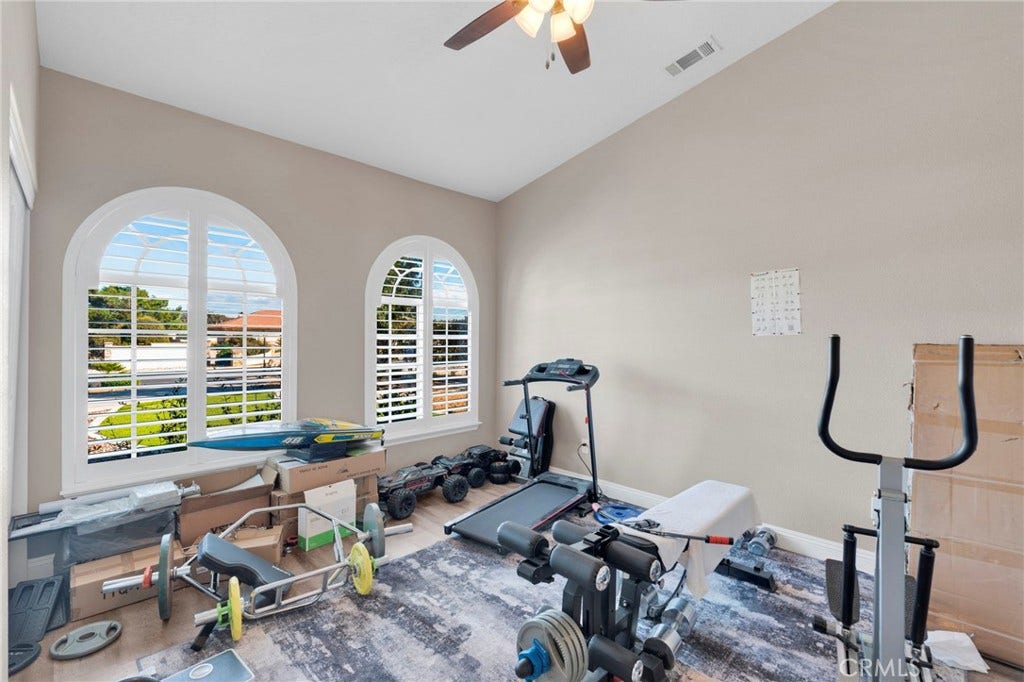 6980 Oak View Court, Oak Hills, CA 92344