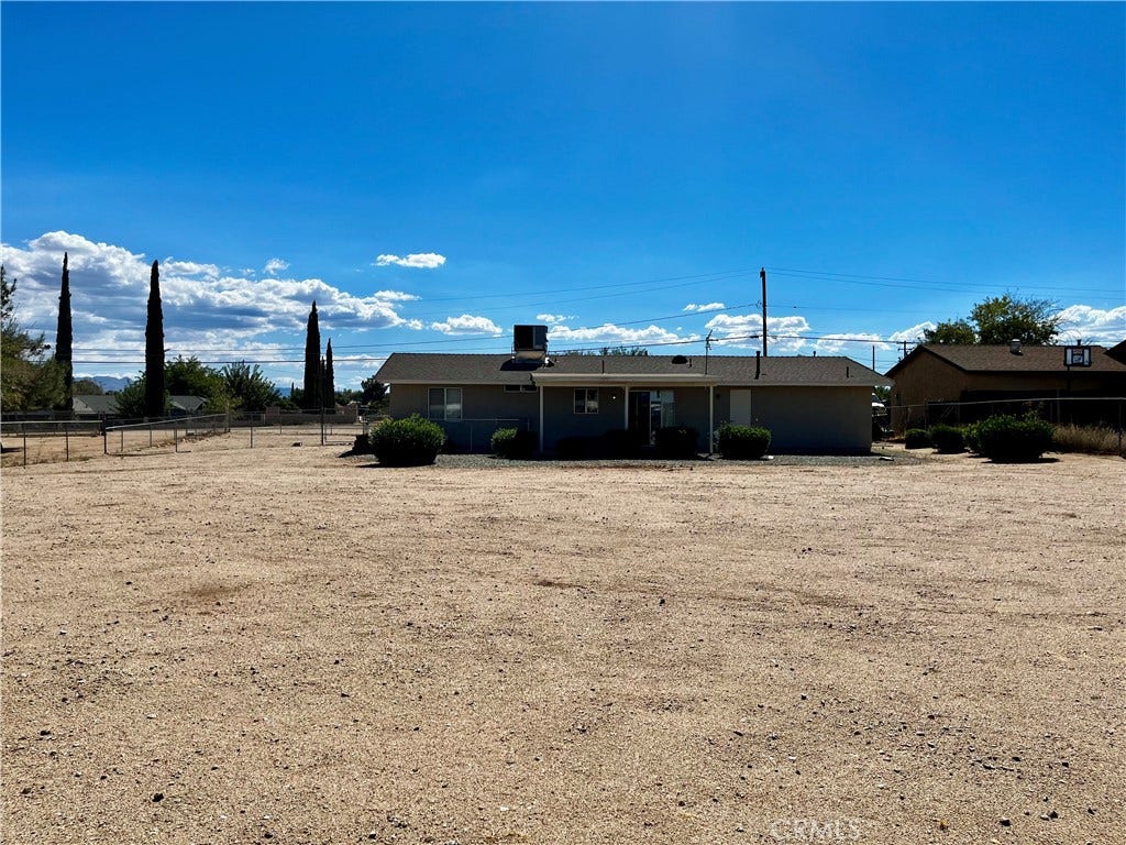 15728 Little Beaver, Victorville, CA 92395 Huge backyard.