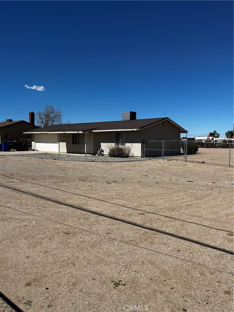 15728 Little Beaver, Victorville, CA 92395 Front yard side view.