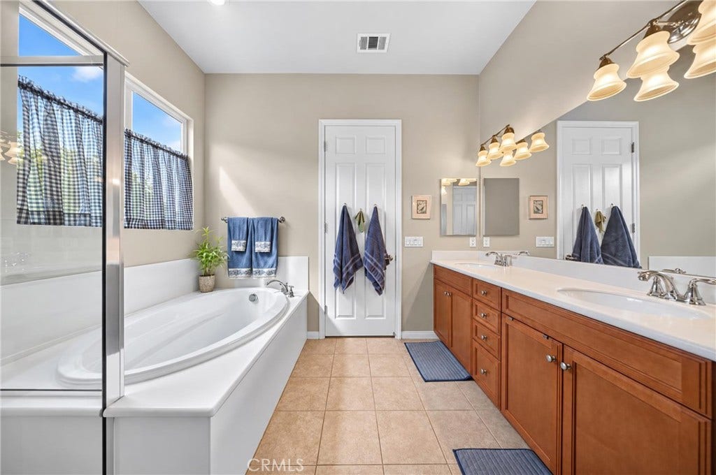 19358 Glaslyn Court, Apple Valley, CA 92308