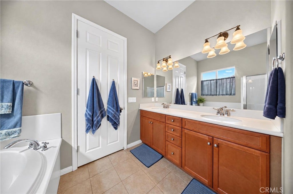 19358 Glaslyn Court, Apple Valley, CA 92308