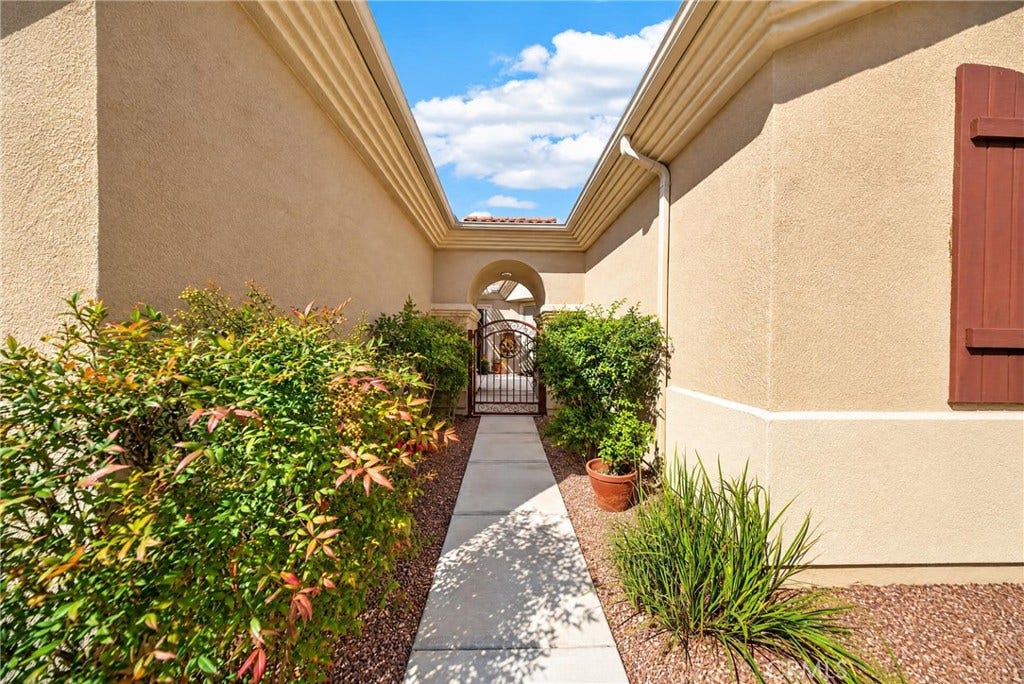 19358 Glaslyn Court, Apple Valley, CA 92308