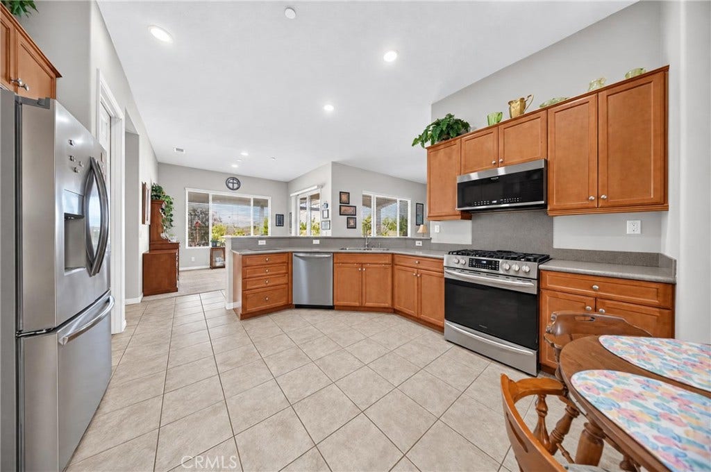 19358 Glaslyn Court, Apple Valley, CA 92308