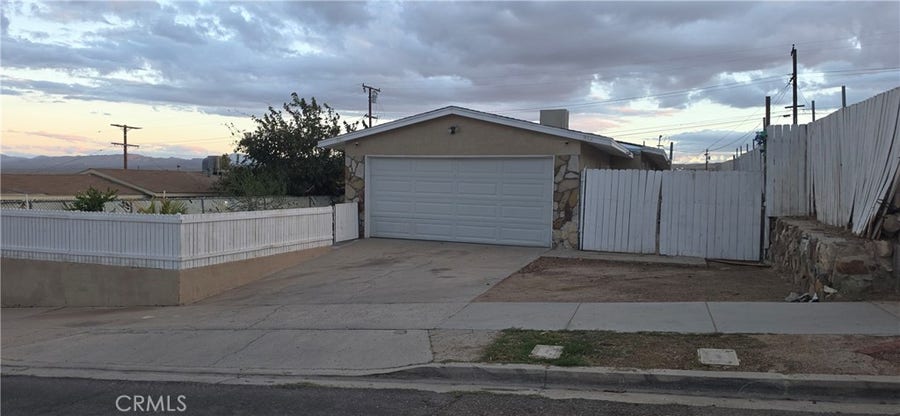 Property photo for 934 E Navajo Street, Barstow, CA