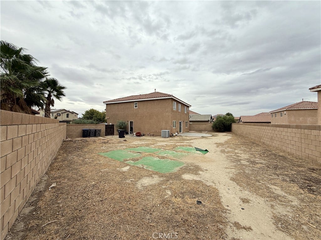 1752 E Ivesbrook, Lancaster, CA 93535