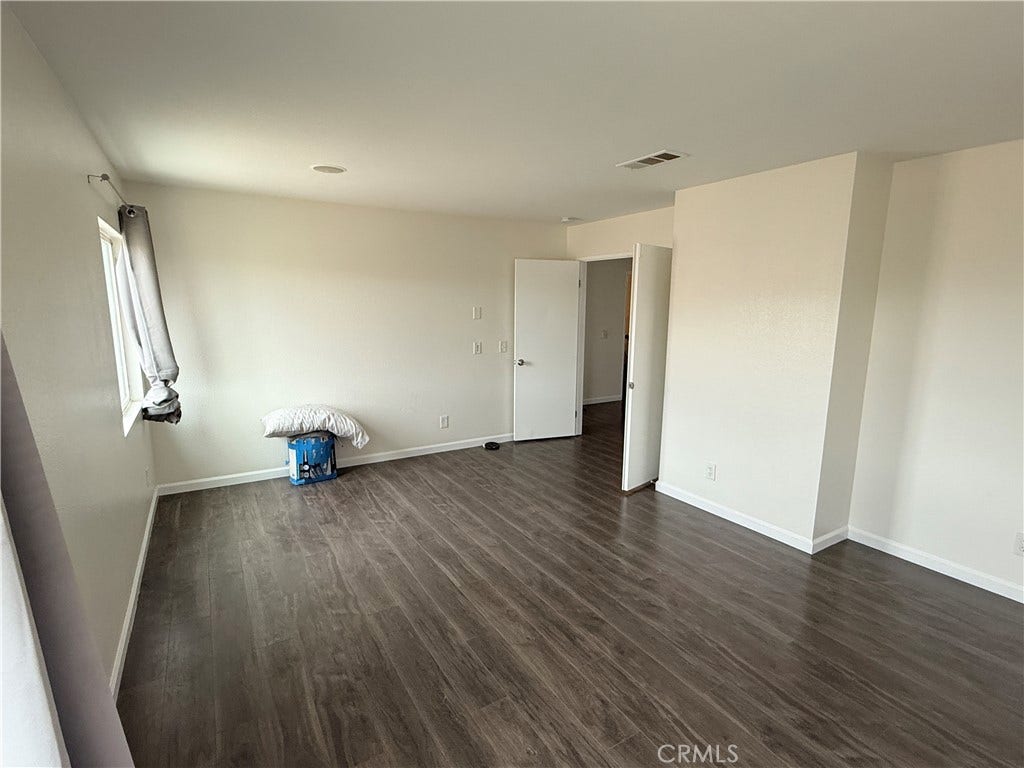 1752 E Ivesbrook, Lancaster, CA 93535