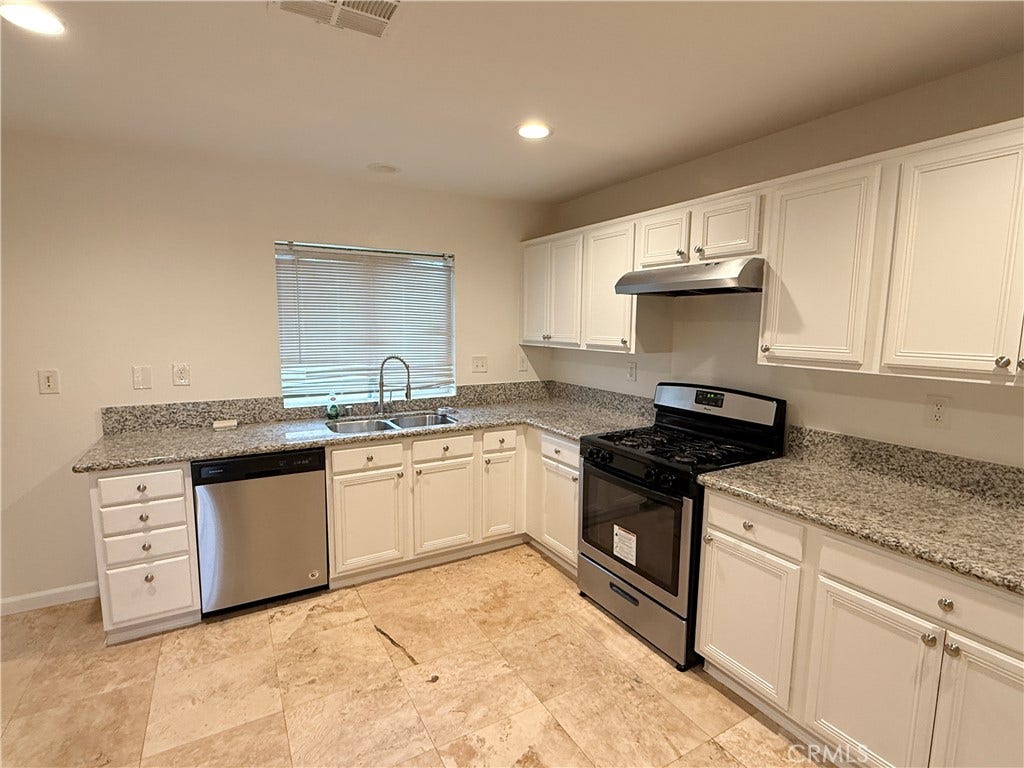 1752 E Ivesbrook, Lancaster, CA 93535