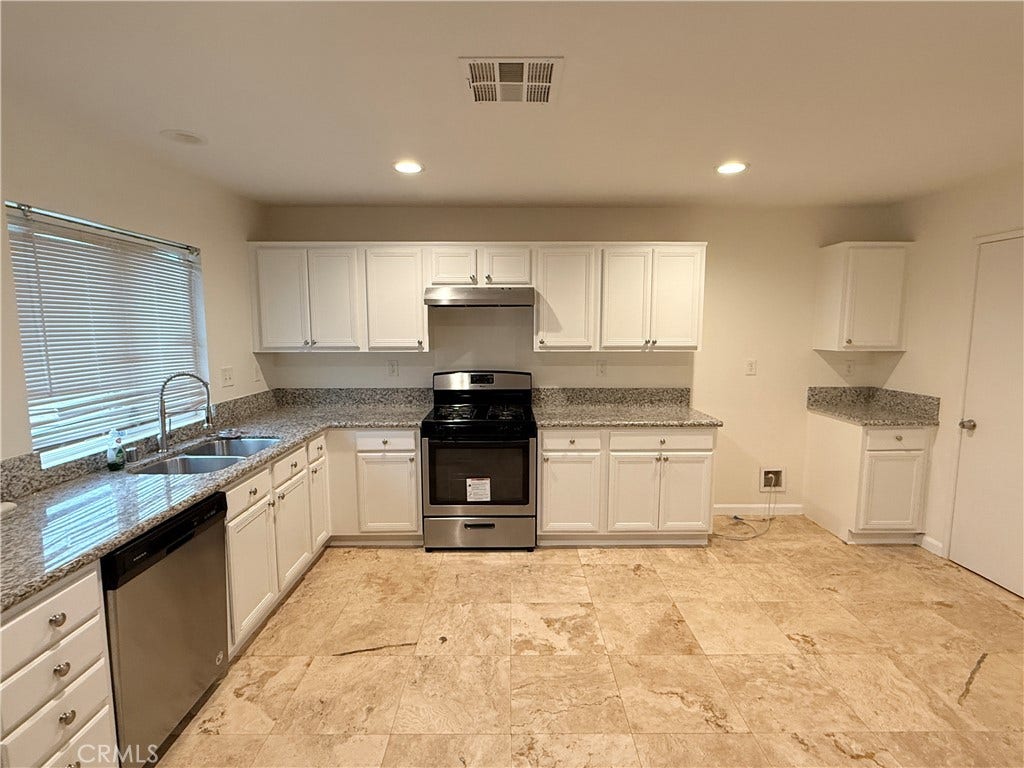 1752 E Ivesbrook, Lancaster, CA 93535