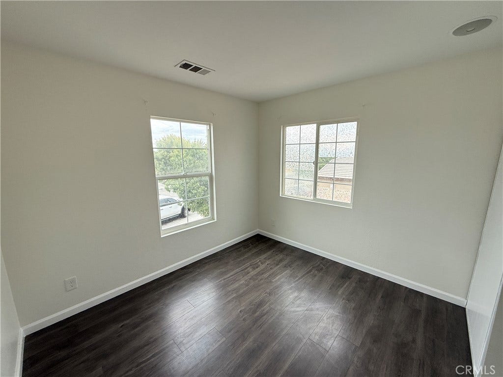 1752 E Ivesbrook, Lancaster, CA 93535