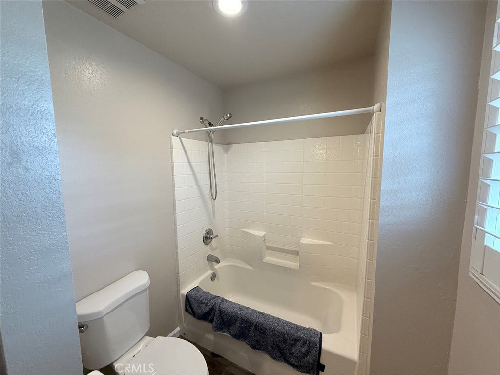 1752 E Ivesbrook, Lancaster, CA 93535