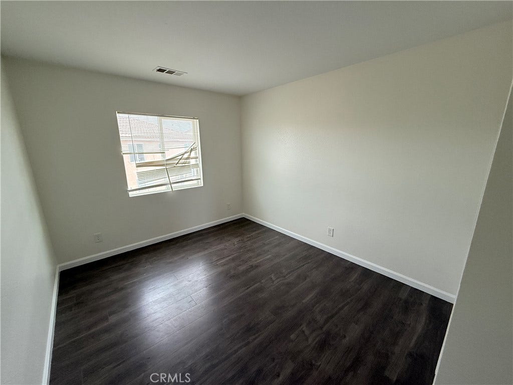 1752 E Ivesbrook, Lancaster, CA 93535