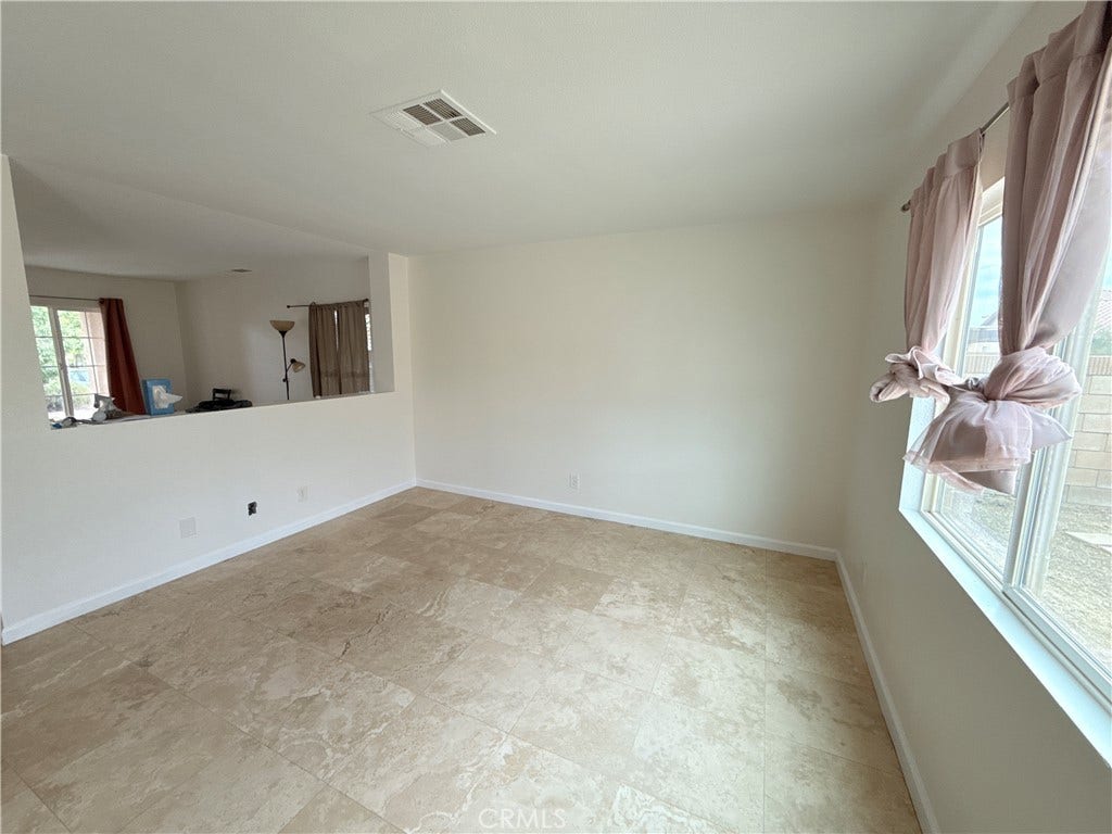 1752 E Ivesbrook, Lancaster, CA 93535