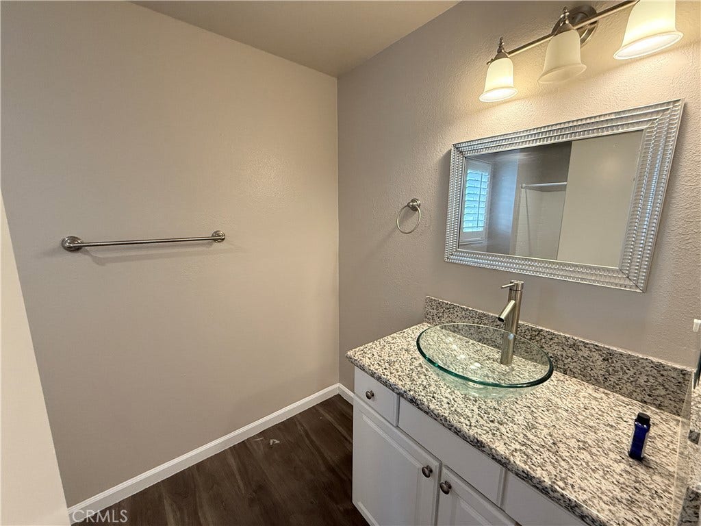 1752 E Ivesbrook, Lancaster, CA 93535