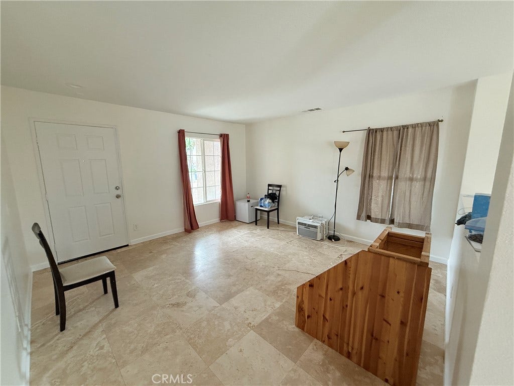 1752 E Ivesbrook, Lancaster, CA 93535