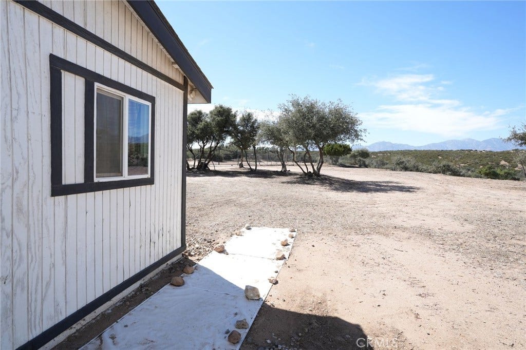 10960 Duxbury Road, Oak Hills, CA 92344