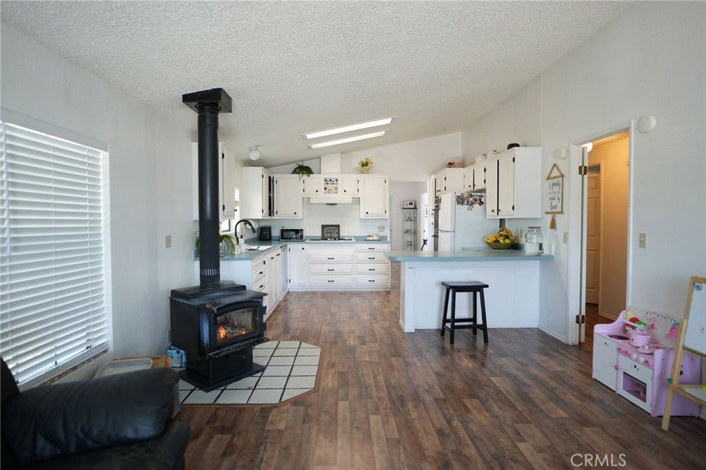 10960 Duxbury Road, Oak Hills, CA 92344