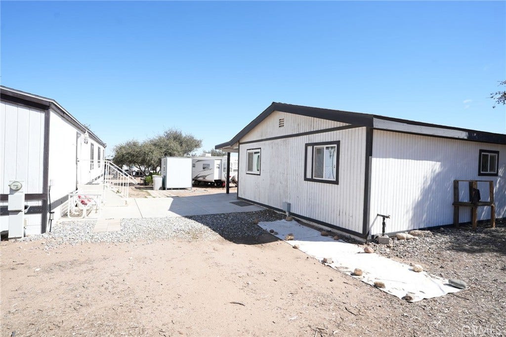 10960 Duxbury Road, Oak Hills, CA 92344