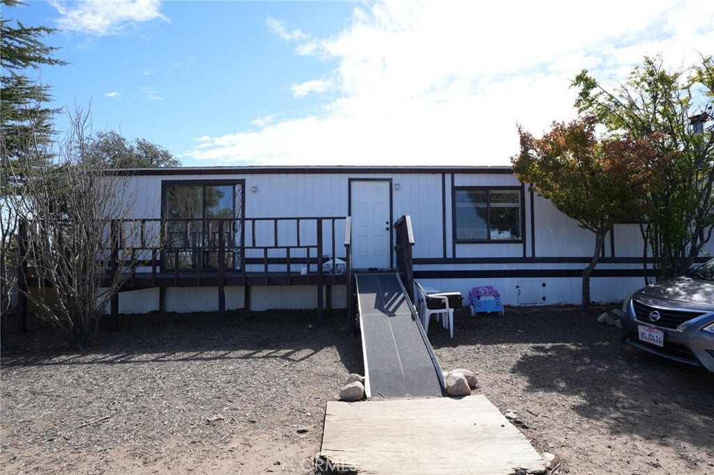 10960 Duxbury Road, Oak Hills, CA 92344