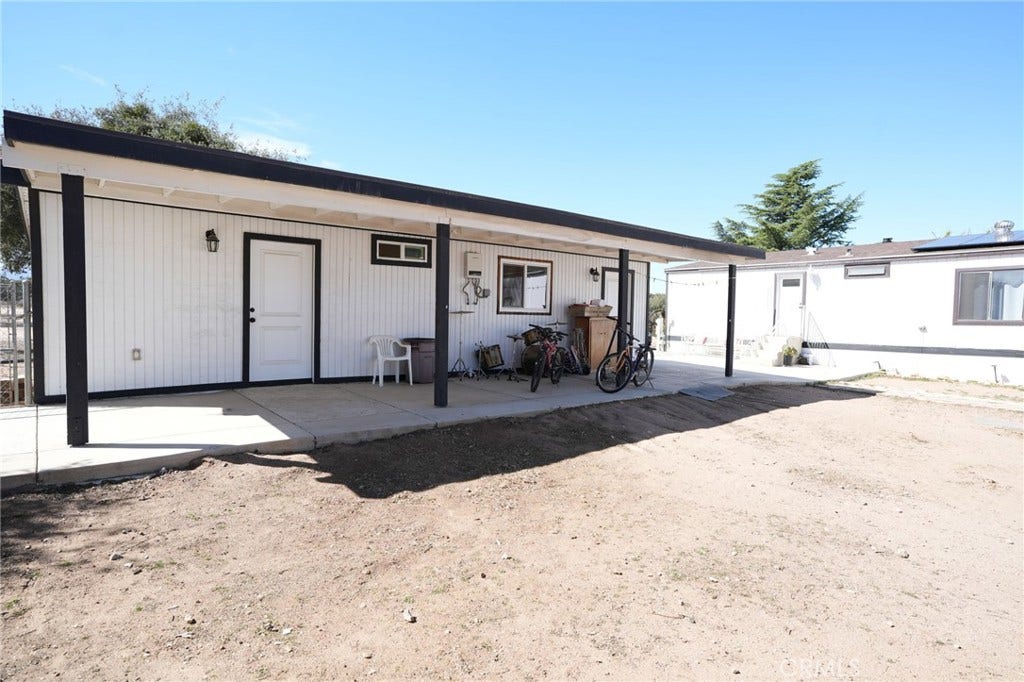 10960 Duxbury Road, Oak Hills, CA 92344