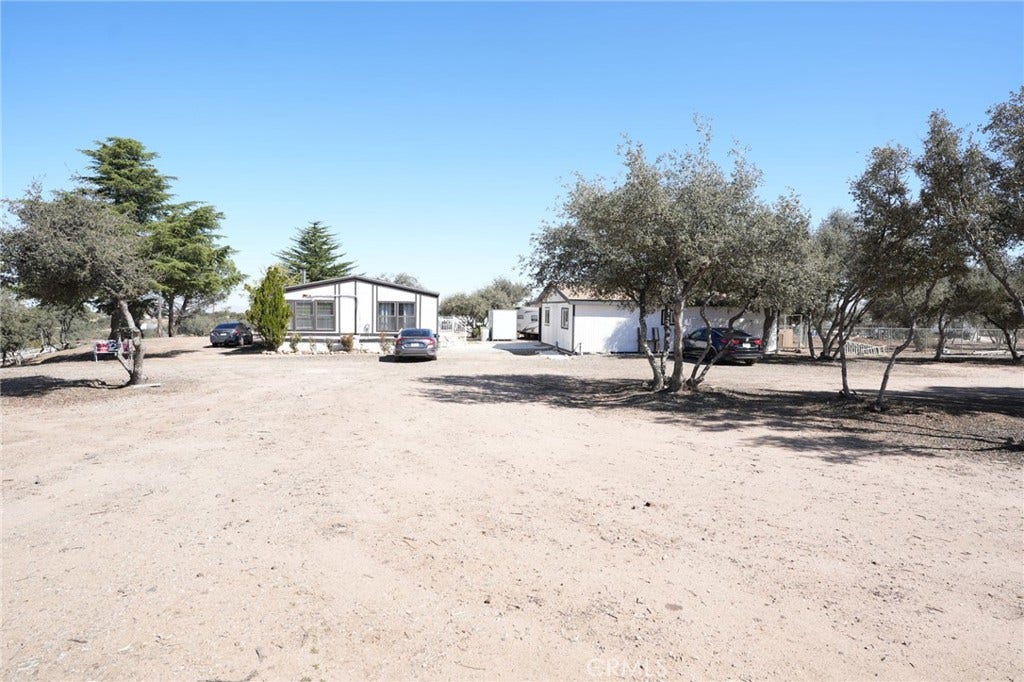10960 Duxbury Road, Oak Hills, CA 92344