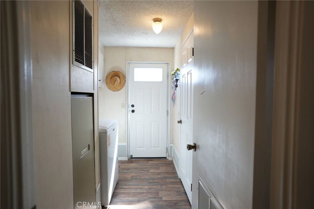 10960 Duxbury Road, Oak Hills, CA 92344
