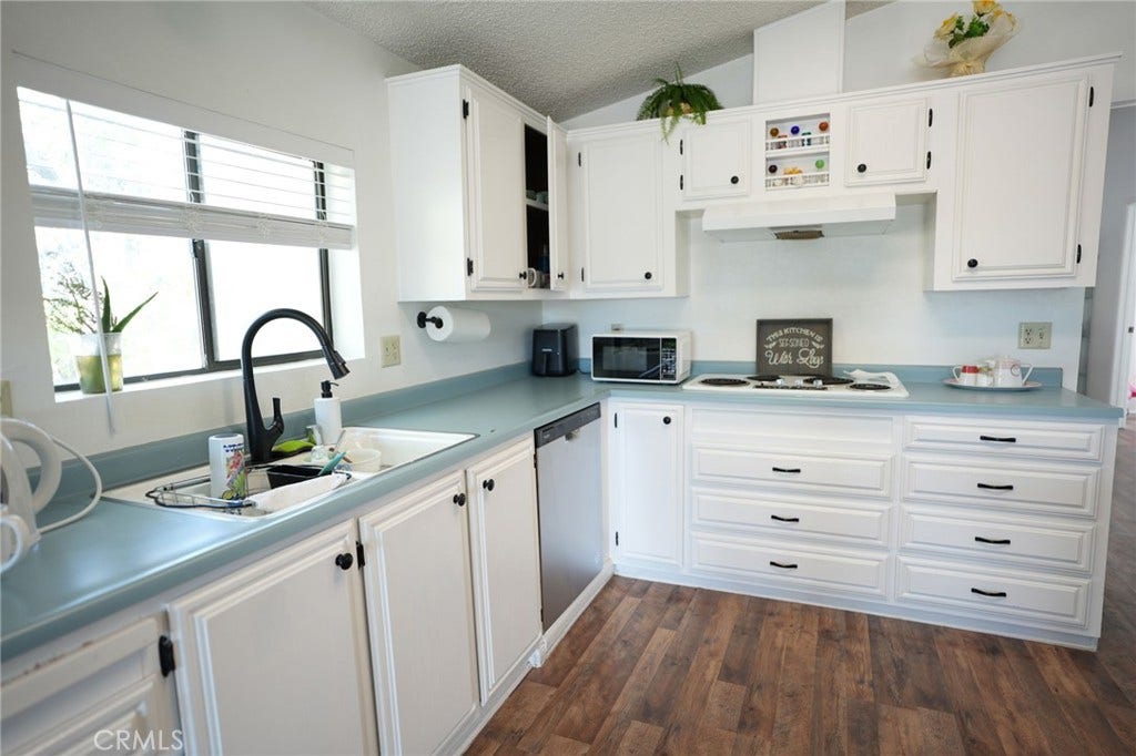 10960 Duxbury Road, Oak Hills, CA 92344