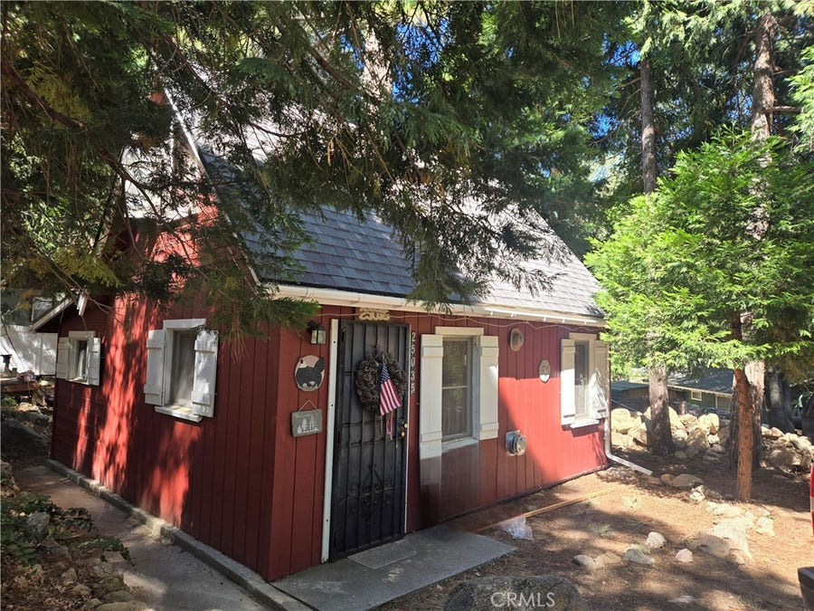 Property photo for 25035 Moon Drive, Crestline, CA