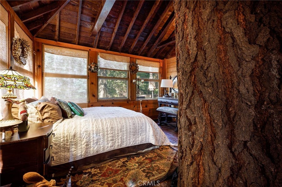 Property photo for 529 West Victoria Court, Lake Arrowhead, CA