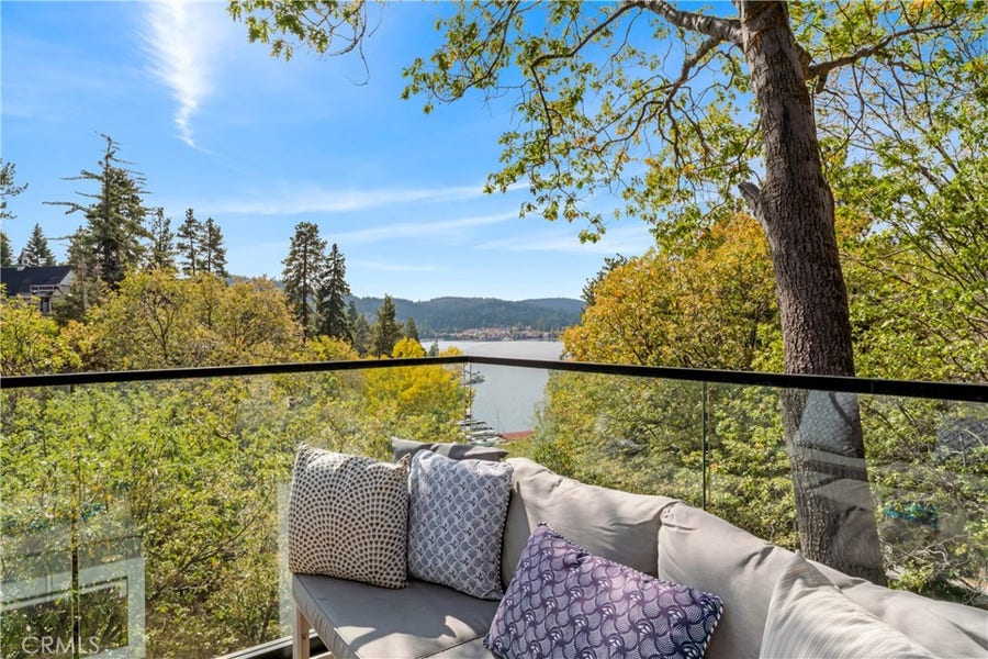 Property photo for 28744 Palisades Drive, Lake Arrowhead, CA