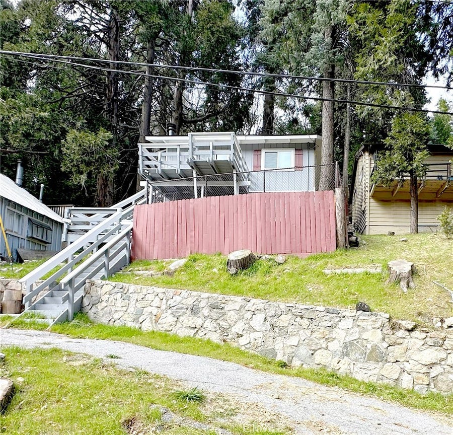 Property photo for 726 Golden, Lake Arrowhead, CA