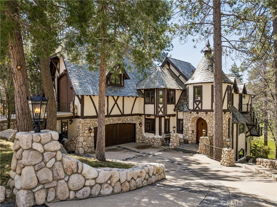 Property photo for 747 Brentwood, Lake Arrowhead, CA