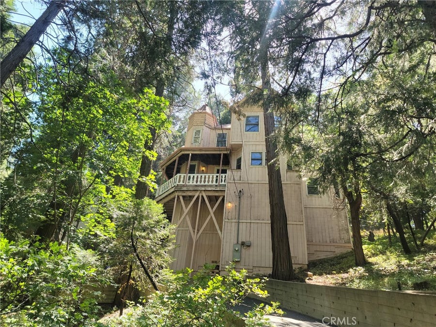 Property photo for 24083 Cresta Drive, Crestline, CA
