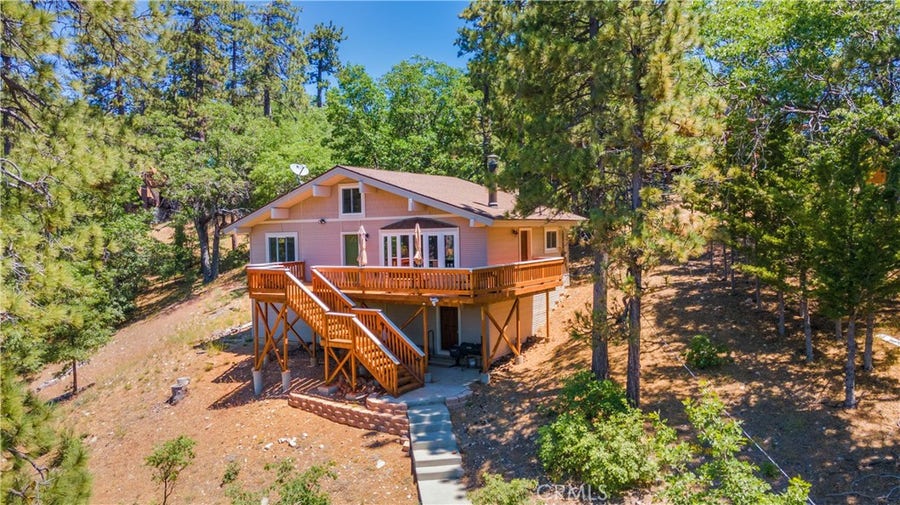 Property photo for 39576 Oak Glen Road, Fawnskin, CA