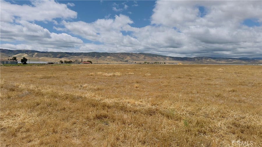 Property photo for 105 3267-006-034 - 105th St. W Avenue I #14, Lancaster, CA