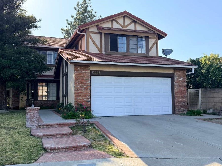 Property photo for 12065 Shadow Glen Ln, Porter Ranch, CA