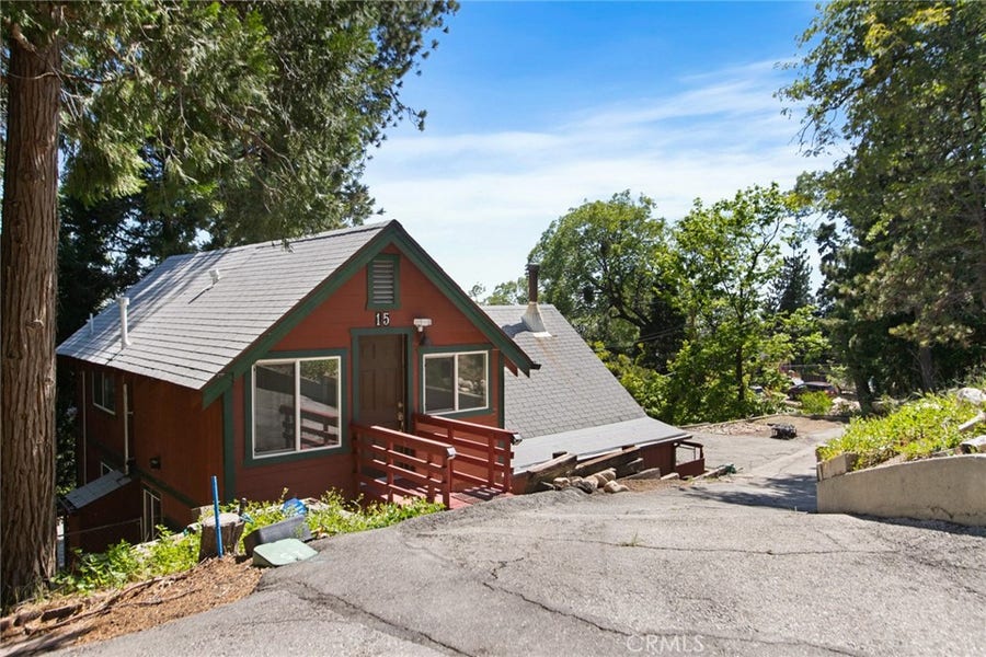 Property photo for 15 Ponderosa Pike, Running Springs, CA