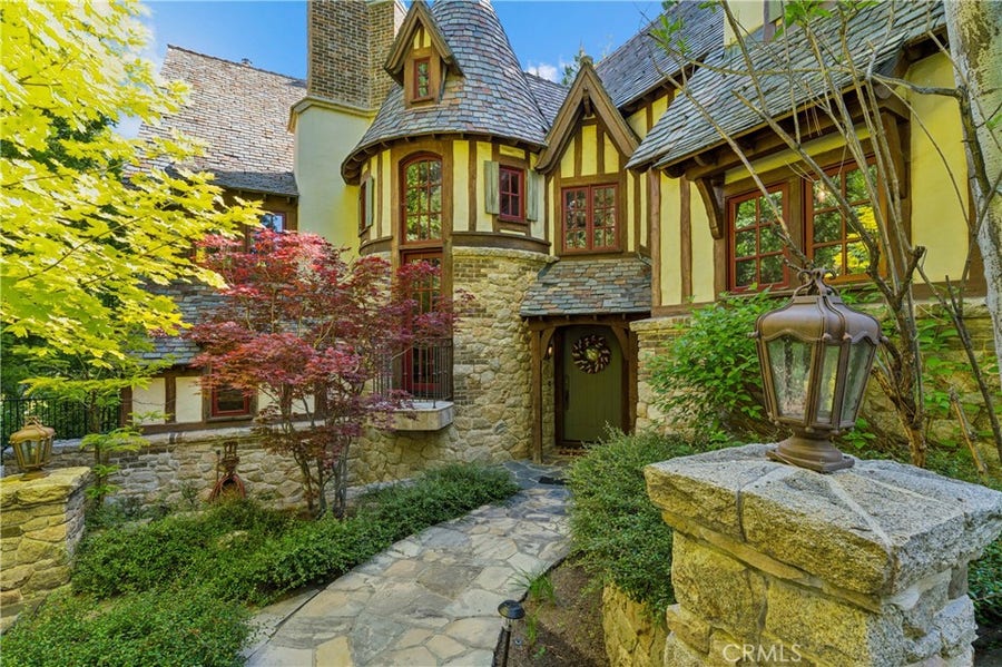 Property photo for 27596 High Knoll, Lake Arrowhead, CA