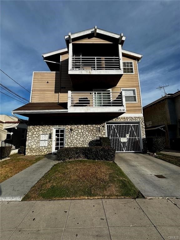 Property photo for 1212 Termino Avenue, #303, Long Beach, CA