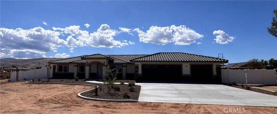 Property photo for 21317 Caribou Road, Apple Valley, CA