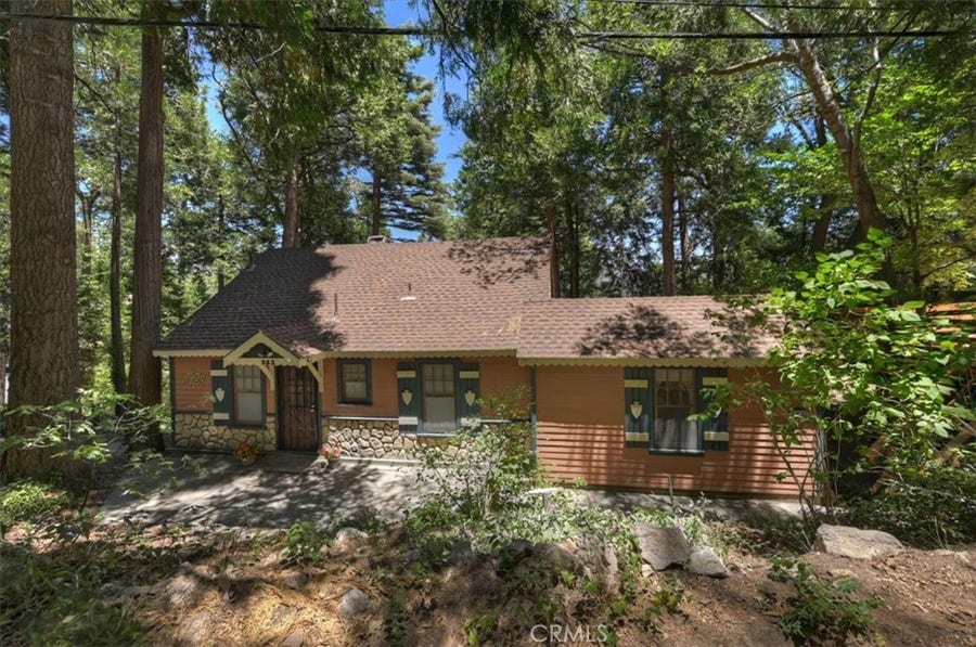 Property photo for 563 E Victoria Court, Lake Arrowhead, CA