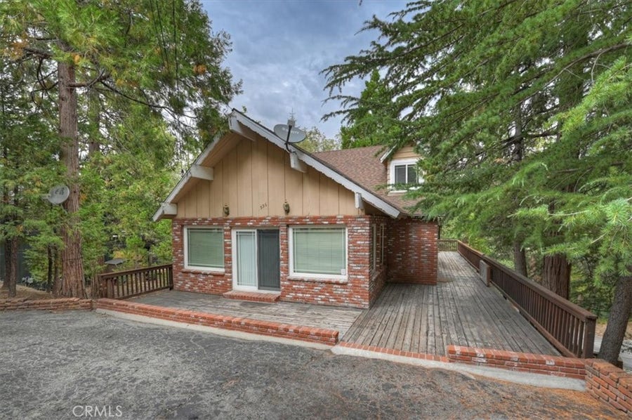 Property photo for 556 Pioneer, Lake Arrowhead, CA