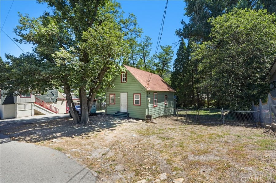 Property photo for 369 Log, Crestline, CA