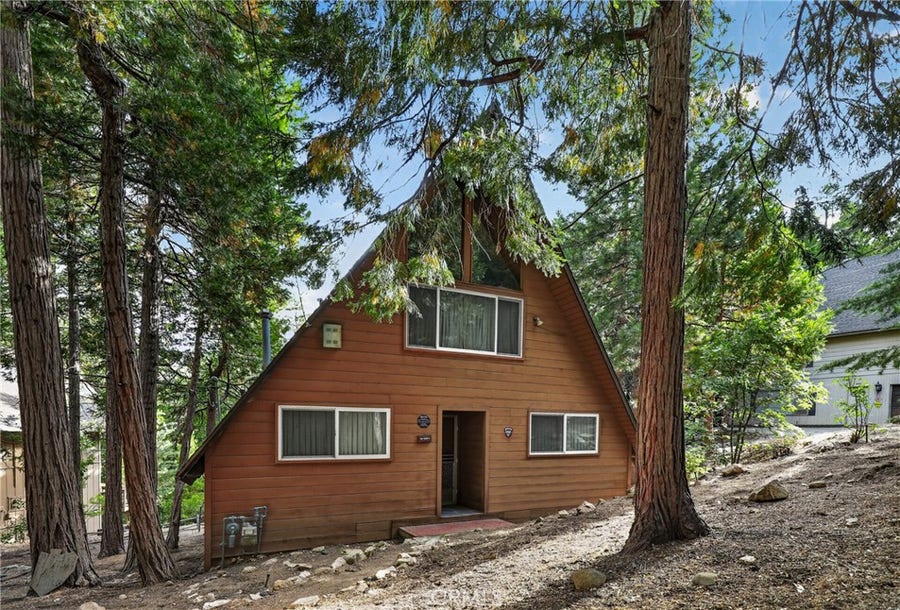 Property photo for 815 Zurich Drive, Lake Arrowhead, CA