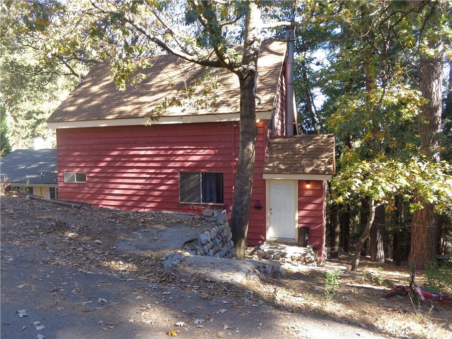 Property photo for 1021 Coulter Pine, Crestline, CA