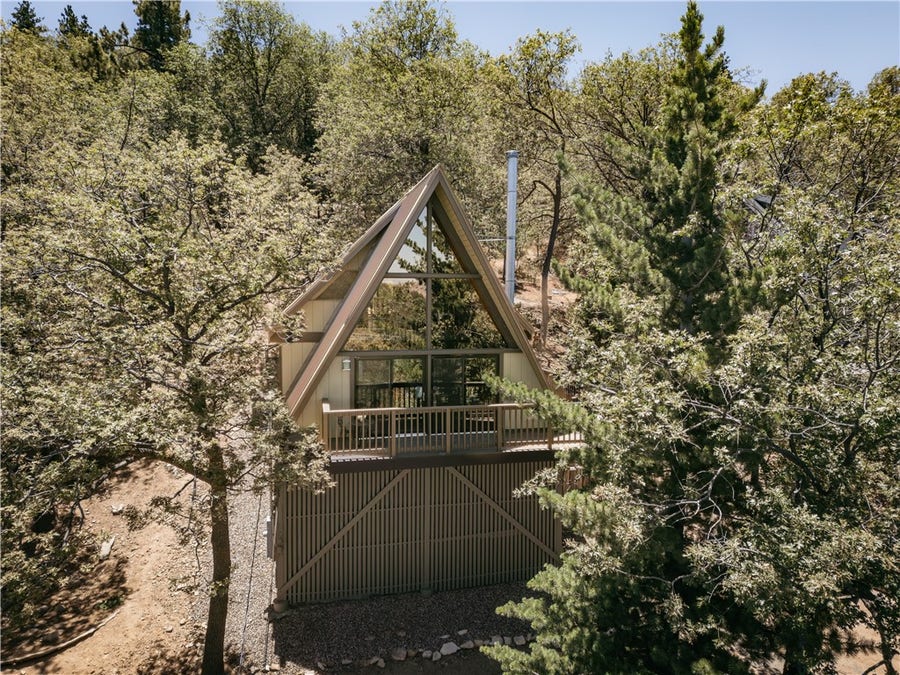 Property photo for 1457 Yosemite, Lake Arrowhead, CA