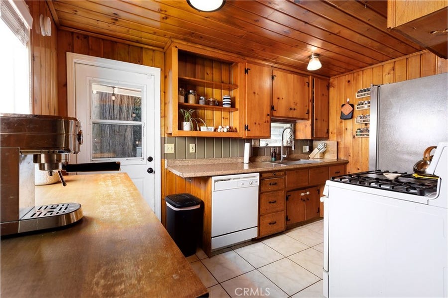 Property photo for 23668 Scenic, Crestline, CA